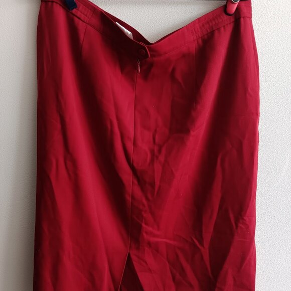 Professional-Style Red Skirt from Basler - Picture 3 of 3
